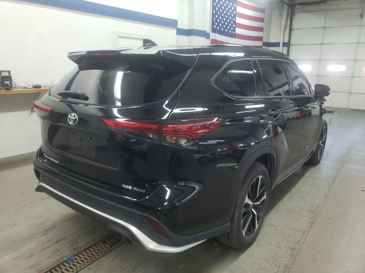 Photo 4 from auction – 2021 TOYOTA HIGHLANDER with VIN 5TDJZRBH1MS058915