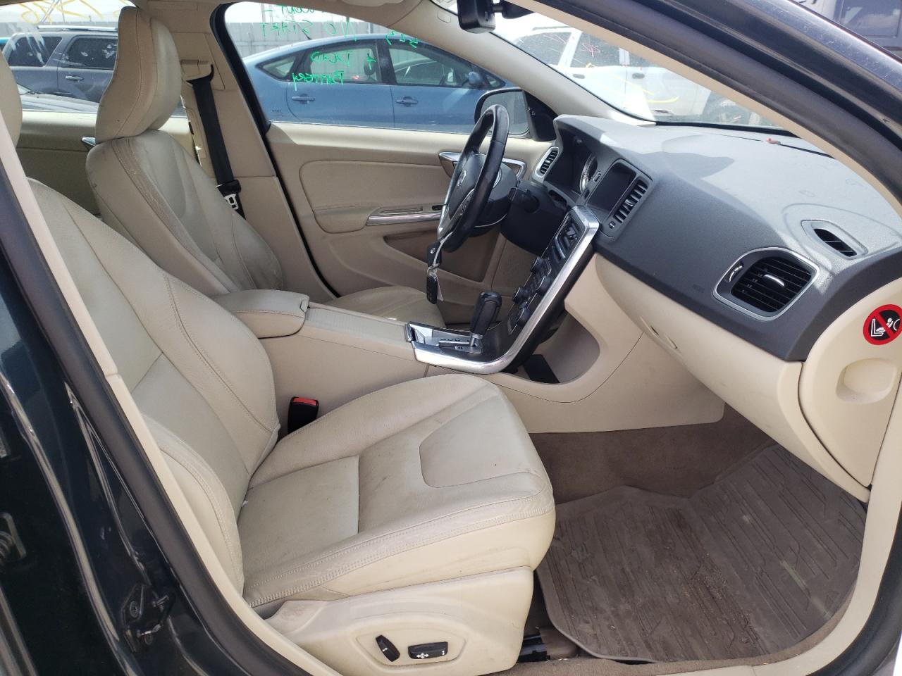 Photo 5 from auction – 2012 VOLVO S60 T6 with VIN YV1902FH1C2113510