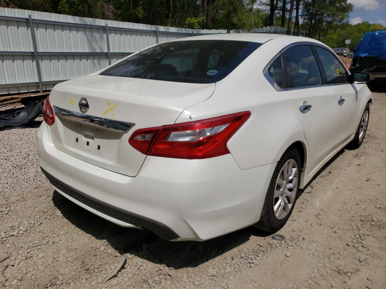 Photo 4 from auction – 2016 NISSAN ALTIMA 2.5 with VIN 1N4AL3AP0GN358002