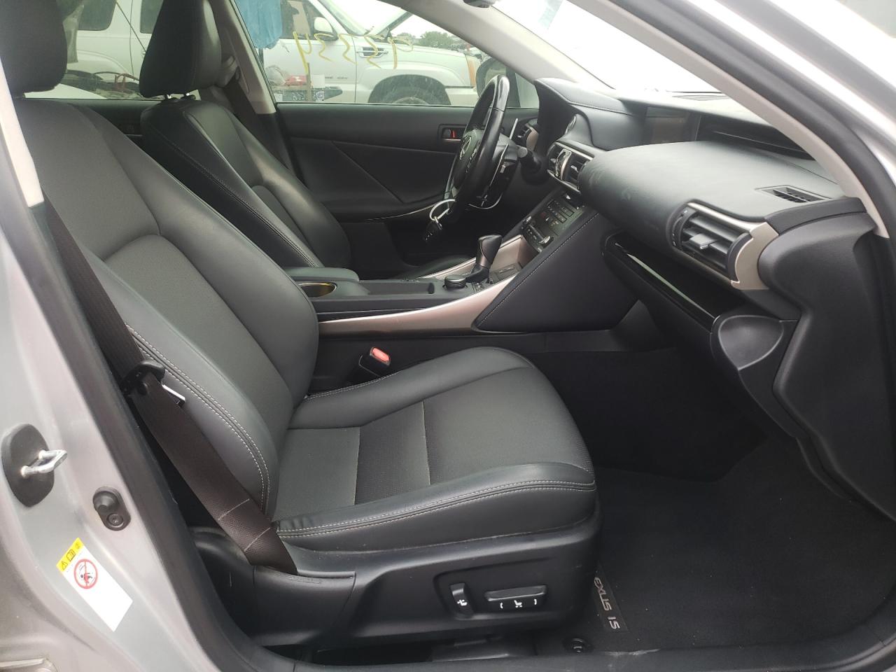 Photo 5 from auction – 2017 LEXUS IS 200T with VIN JTHBA1D21H5048322