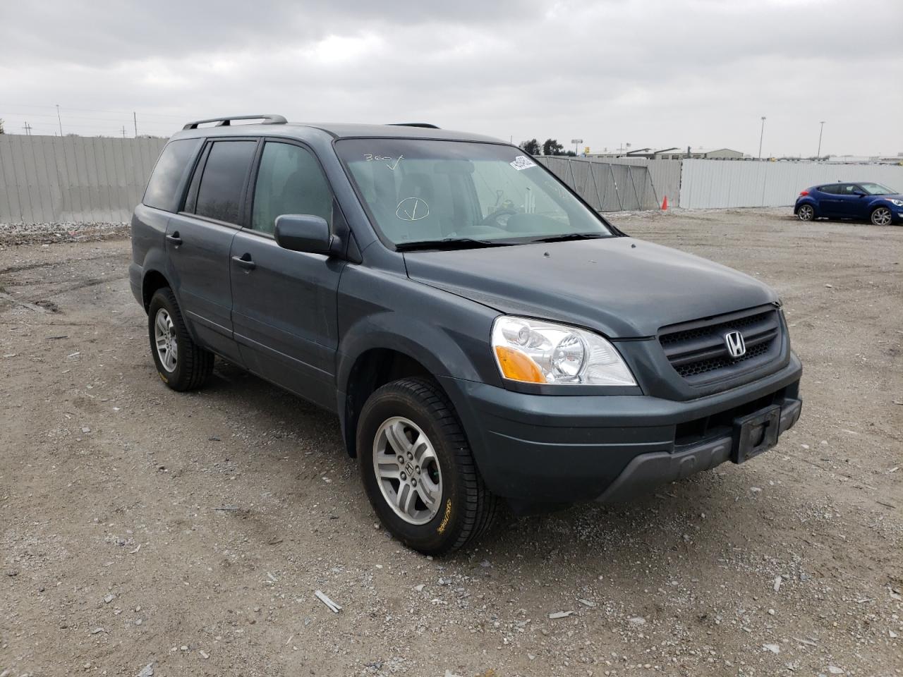 HONDA PILOT EX 2005 with VIN 2HKYF184X5H570600 - Photo from auction