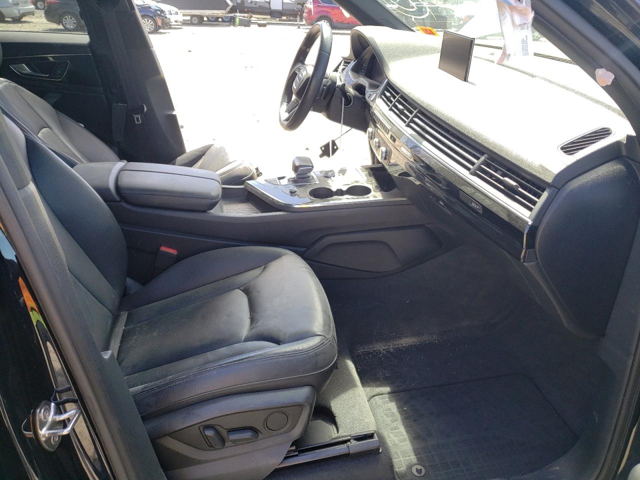 Photo 5 from auction – 2018 AUDI Q7 PREMIUM with VIN WA1LAAF77JD005379