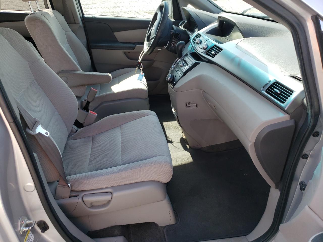 Photo 5 from auction – 2011 HONDA ODYSSEY LX with VIN 5FNRL5H23BB044807