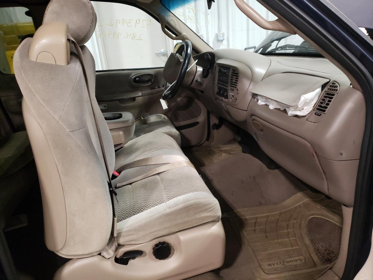 Photo 5 from auction – 2002 FORD F150 with VIN 1FTRX17W42NA61960