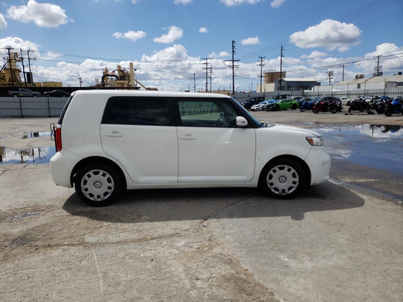 Photo 9 from auction – 2008 TOYOTA SCION XB with VIN JTLKE50EX81058985