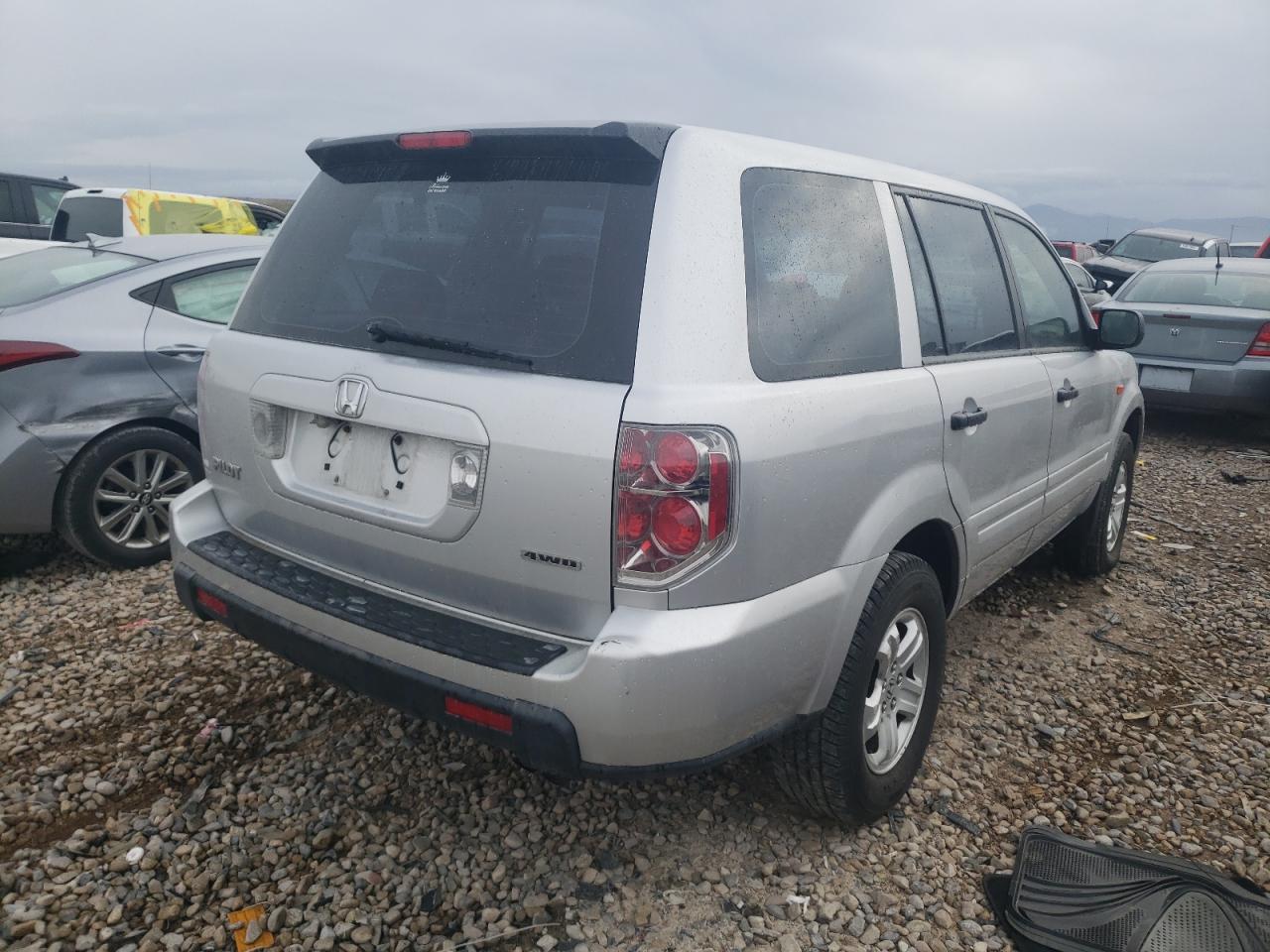 Photo 4 from auction – 2006 HONDA PILOT LX with VIN 2HKYF18156H520890