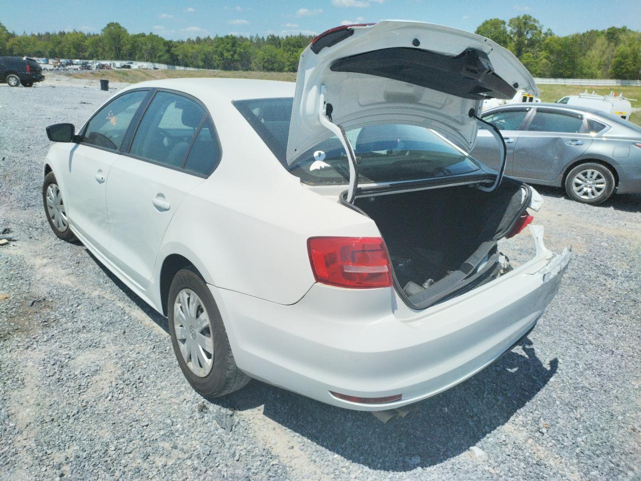 Photo 3 from auction – 2015 VOLKSWAGEN JETTA with VIN 3VW2K7AJ7FM296138