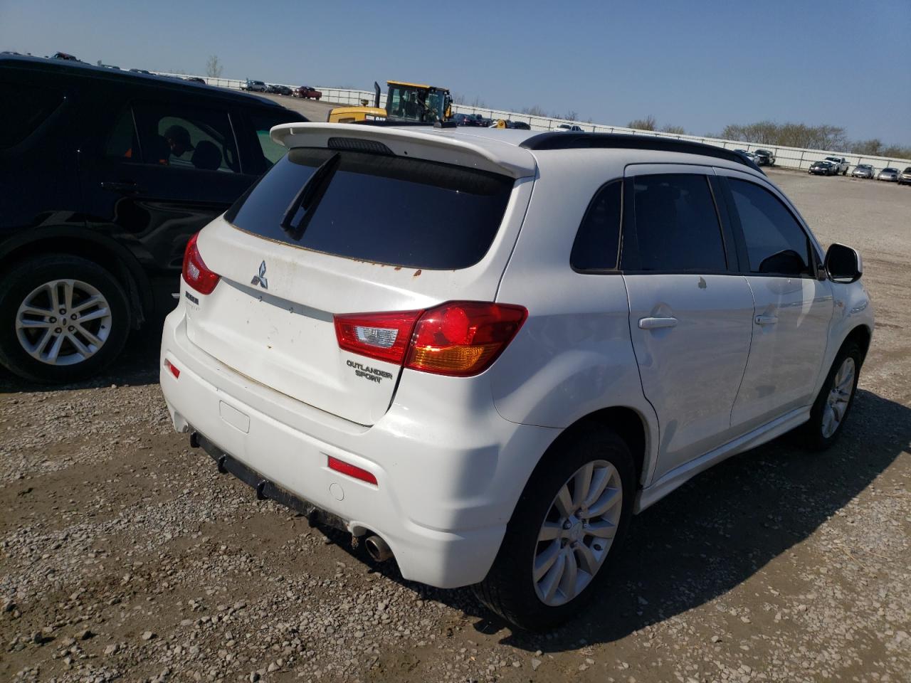 Photo 4 from auction – 2011 MITSUBISHI OUTLANDER with VIN JA4AP4AUXBZ012433