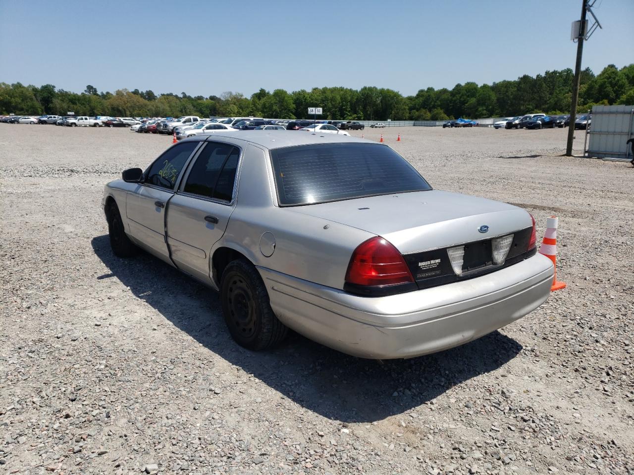 Photo 16 from auction – 2005 FORD CROWN VICT with VIN 2FAFP71W55X135670