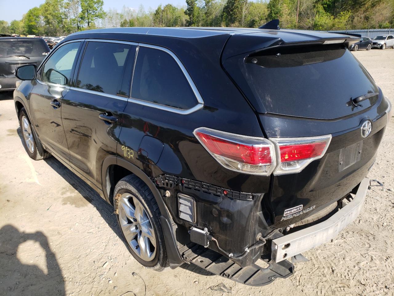 Photo 3 from auction – 2015 TOYOTA HIGHLANDER with VIN 5TDDKRFH1FS145132