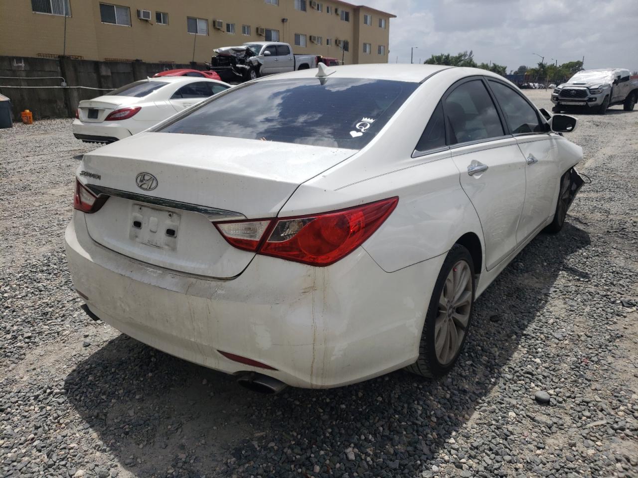 Photo 4 from auction – 2011 HYUNDAI SONATA SE with VIN 5NPEC4AC2BH118571