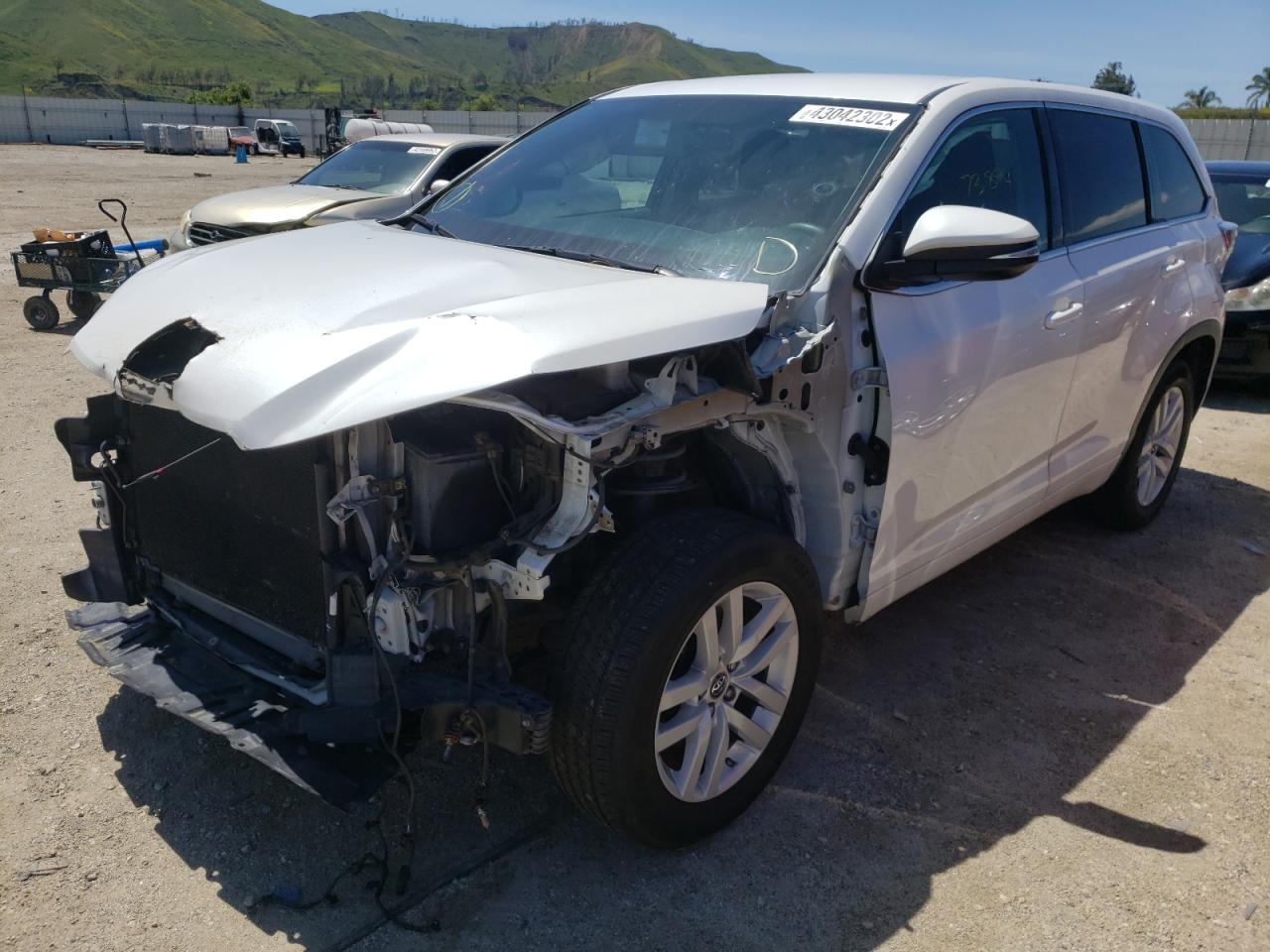 Photo 2 from auction – 2016 TOYOTA HIGHLANDER with VIN 5TDZKRFHXGS182784