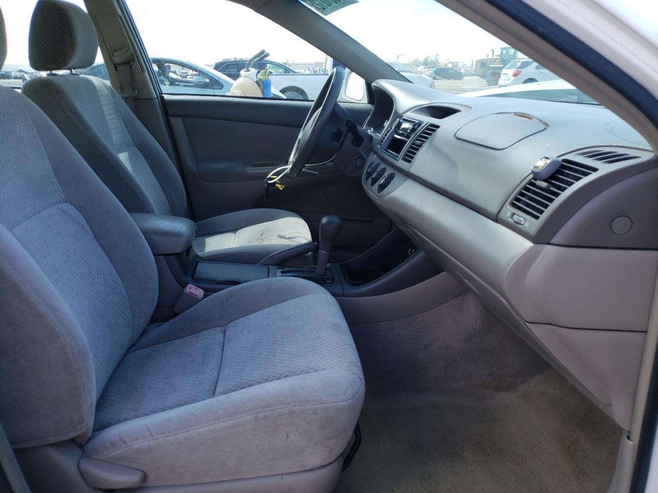 Photo 5 from auction – 2004 TOYOTA CAMRY LE with VIN 4T1BE32K04U271158