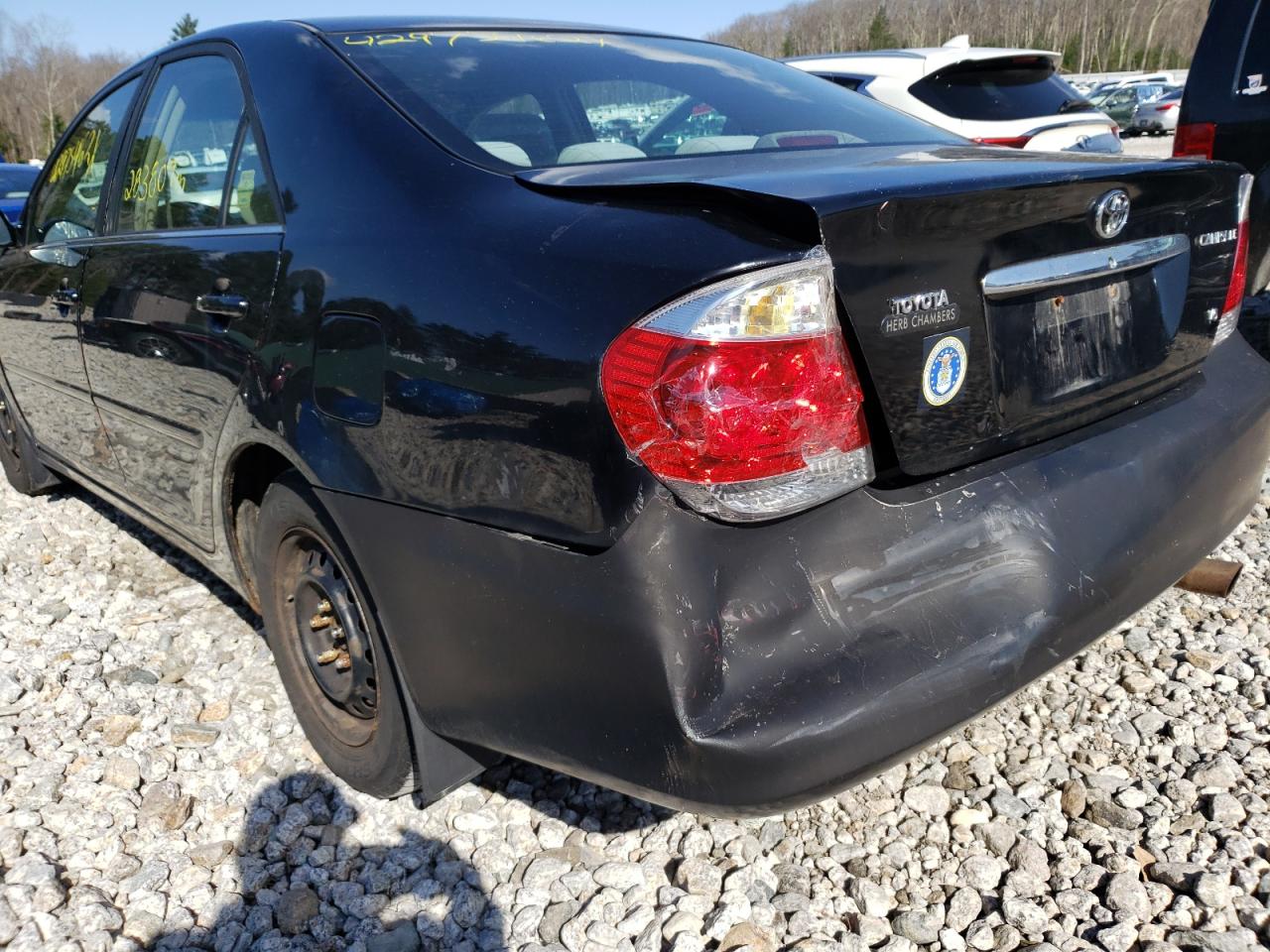 Photo 9 from auction – 2005 TOYOTA CAMRY LE with VIN 4T1BE32K15U035474