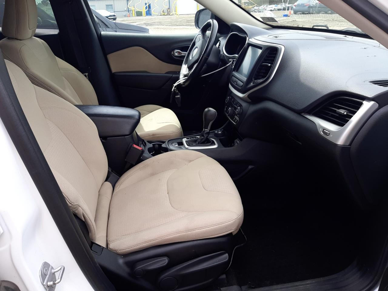 Photo 5 from auction – 2015 JEEP CHEROKEE L with VIN 1C4PJMCB1FW674776