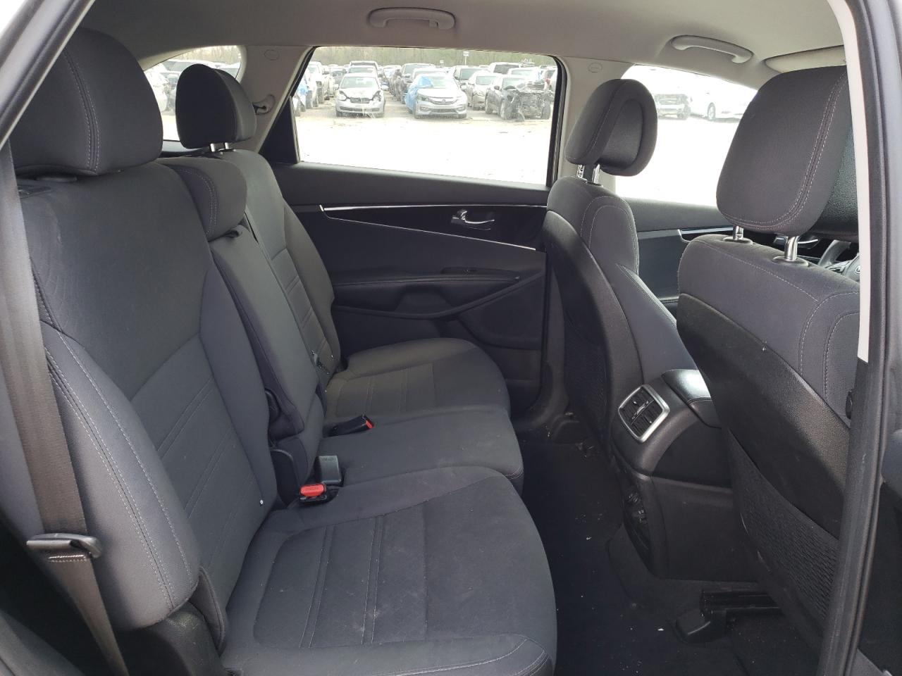 Photo 6 from auction – 2016 KIA SORENTO LX with VIN 5XYPGDA50GG037114