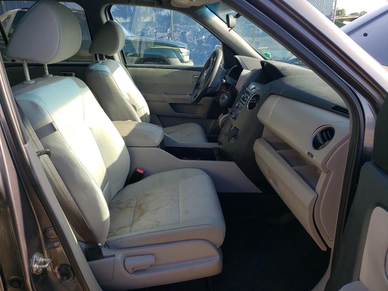 Zdjęcie 5 z aukcji – 2015 HONDA PILOT LX z VIN 5FNYF3H26FB021647