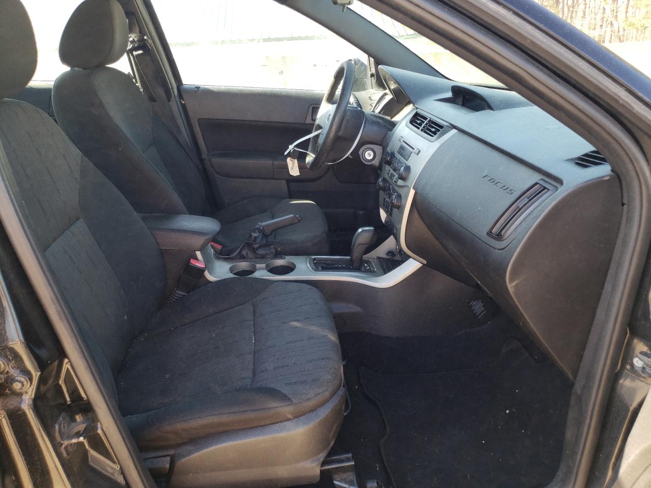 Photo 5 from auction – 2010 FORD FOCUS SE with VIN 1FAHP3FN6AW250267