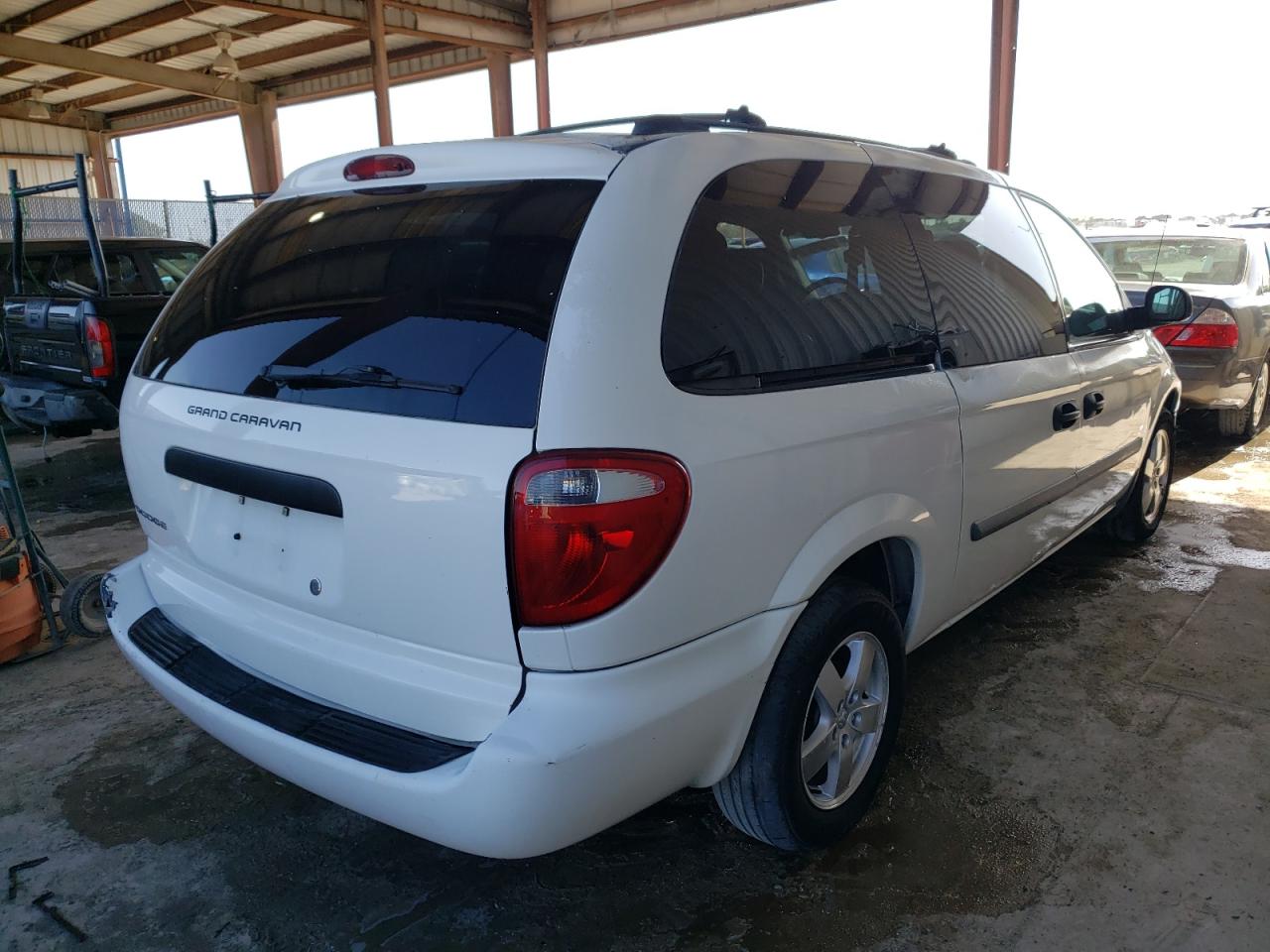 Photo 4 from auction – 2005 DODGE GRAND CARA with VIN 1D4GP24R85B249062