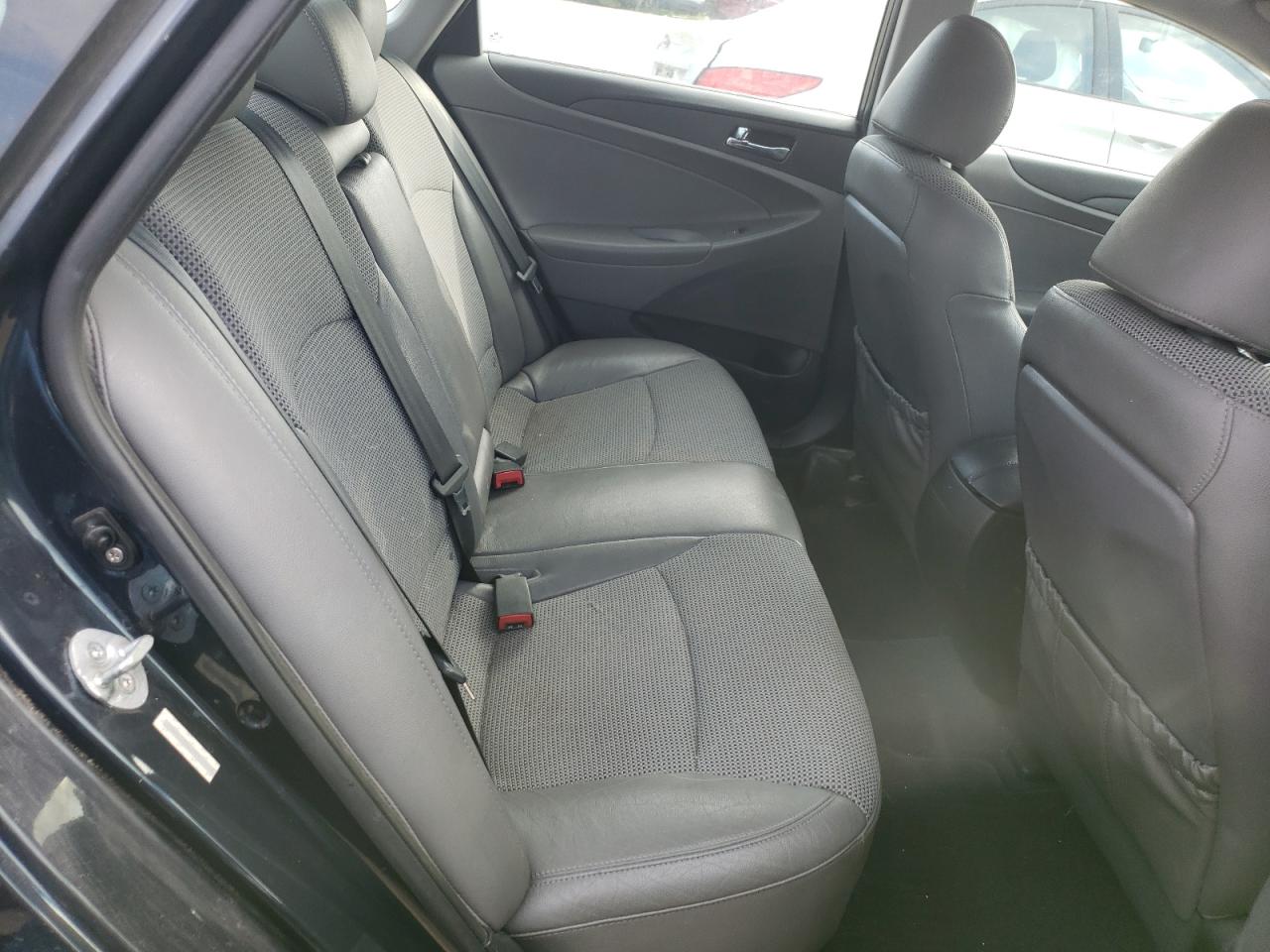 Photo 6 from auction – 2011 HYUNDAI SONATA SE with VIN 5NPEC4ACXBH065666