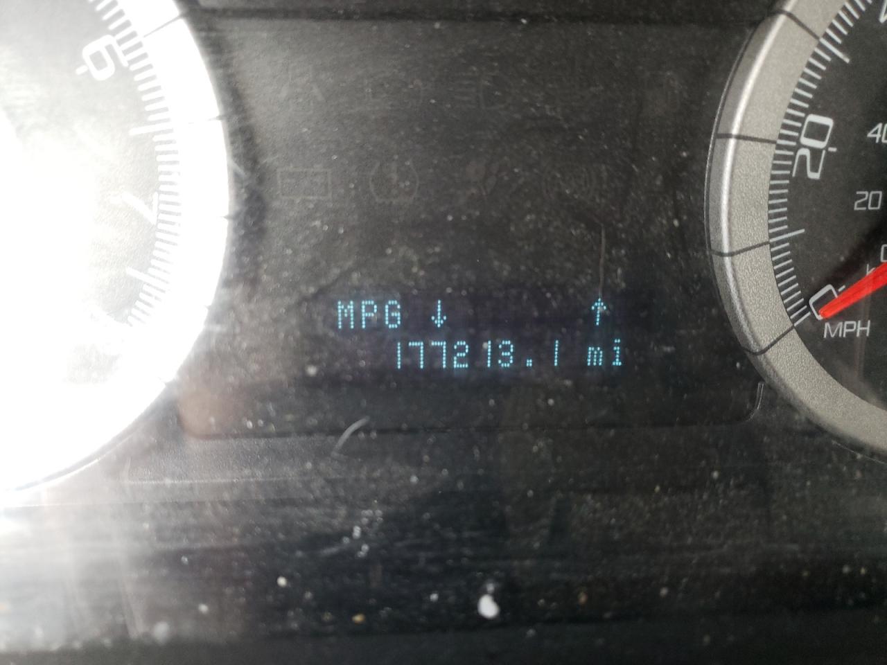 Photo 8 from auction – 2009 FORD ESCAPE LIM with VIN 1FMCU04739KC13496
