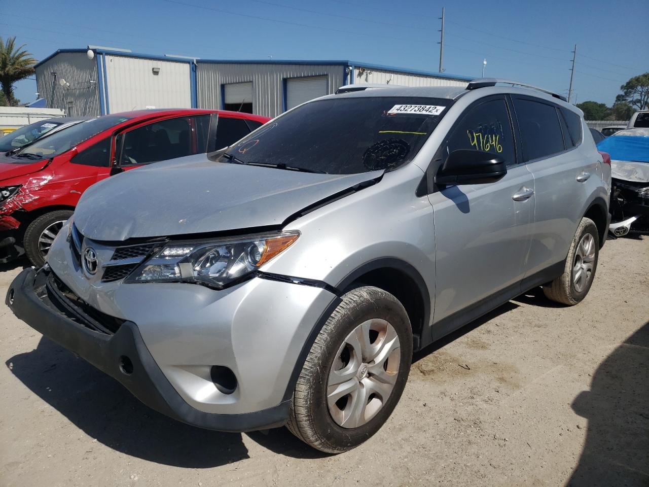 Photo 2 from auction – 2015 TOYOTA RAV4 LE with VIN JTMZFREV7FJ055823