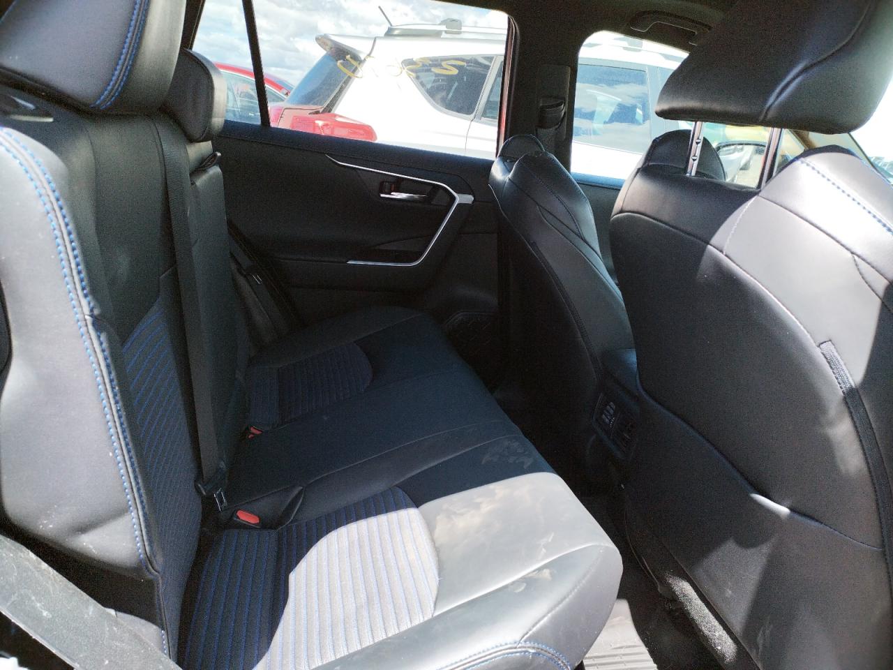 Photo 6 from auction – 2021 TOYOTA RAV4 XSE with VIN 2T3E6RFV9MW010992