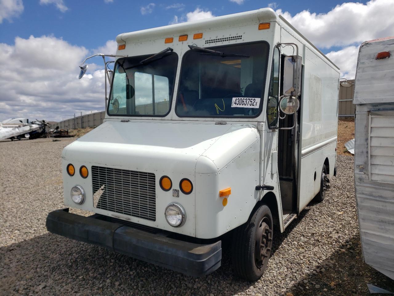 Photo 2 from auction – 2002 FREIGHTLINER CHASSIS M with VIN 4UZAANBW62CJ09771