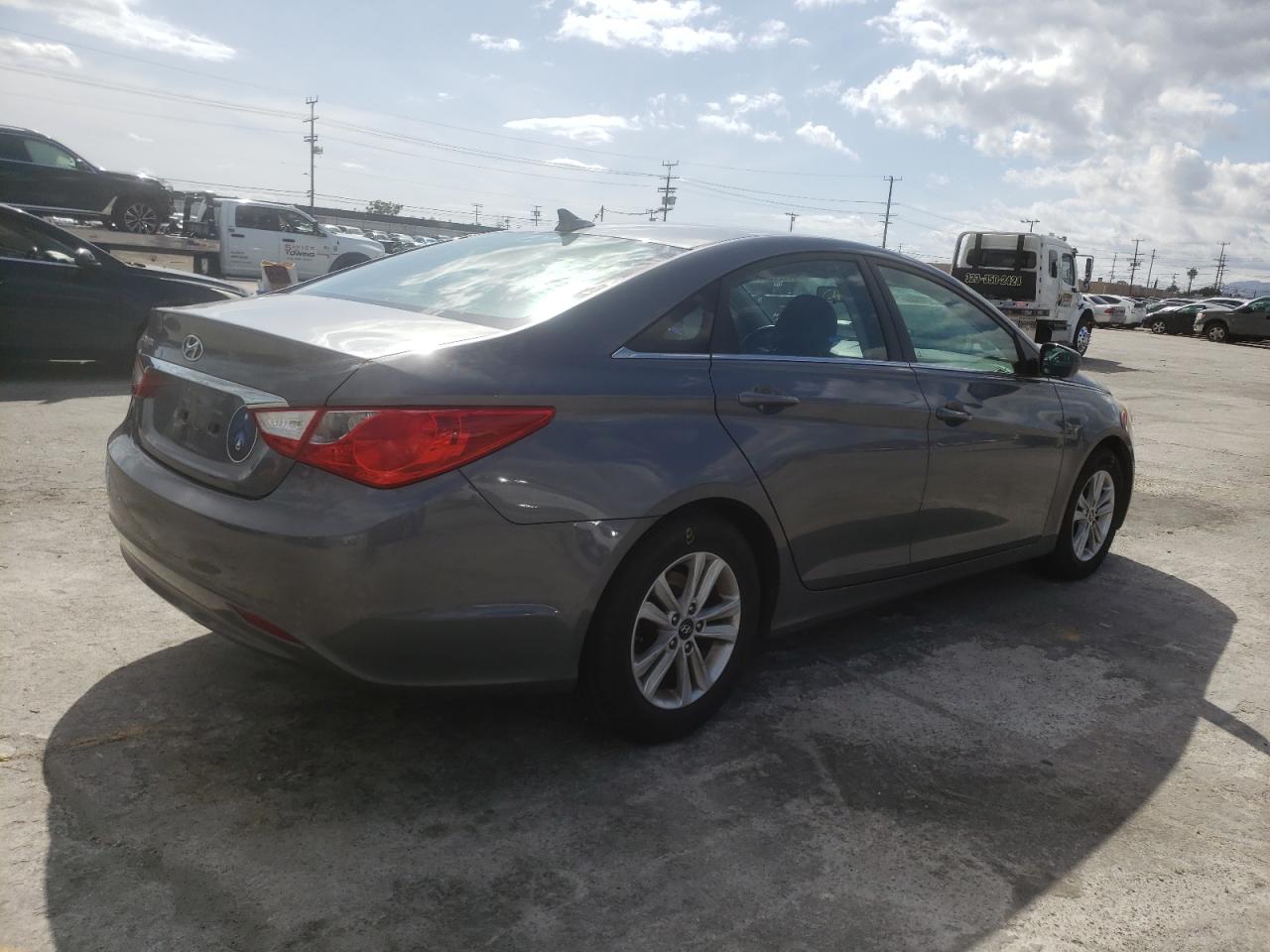 Photo 4 from auction – 2011 HYUNDAI SONATA GLS with VIN 5NPEB4AC5BH178282