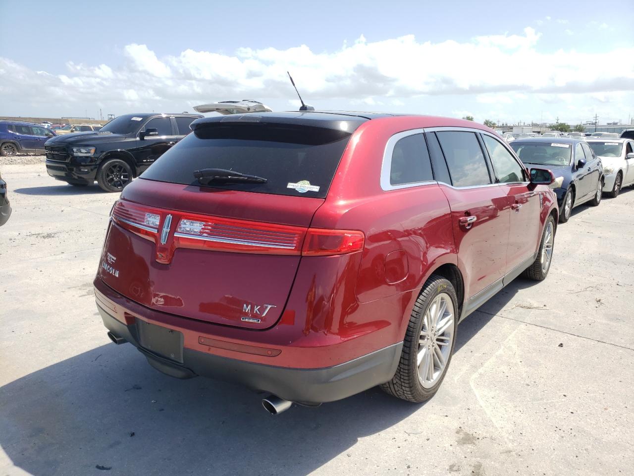 Photo 4 from auction – 2013 LINCOLN MKT with VIN 2LMHJ5AT3DBL57957