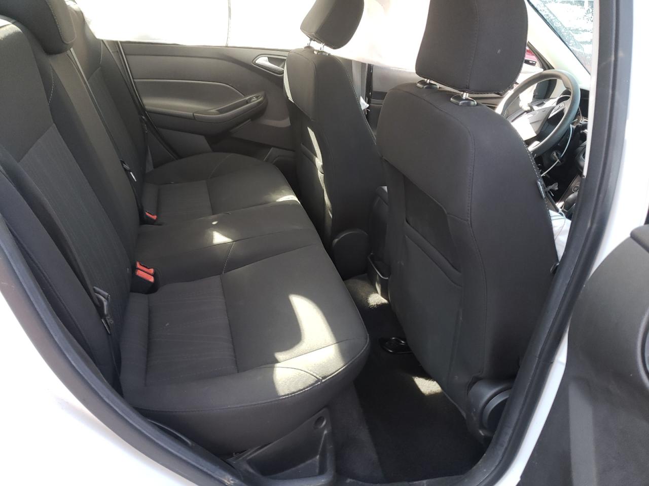 Photo 6 from auction – 2017 FORD FOCUS SE with VIN 1FADP3F26HL322634