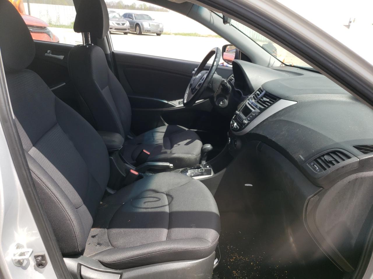 Photo 5 from auction – 2016 HYUNDAI ACCENT SPO with VIN KMHCU5AE7GU264811