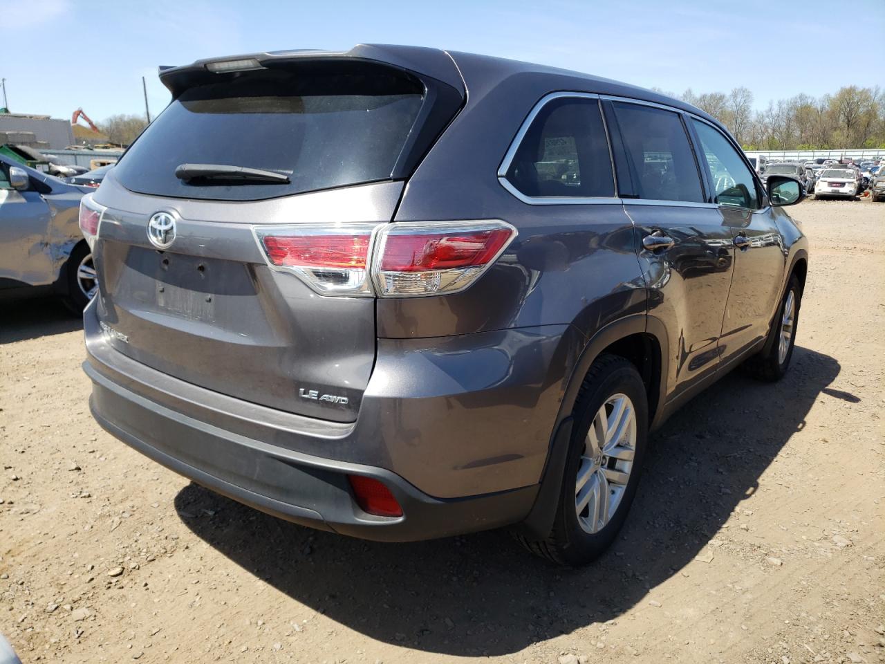 Photo 4 from auction – 2014 TOYOTA HIGHLANDER with VIN 5TDBKRFH1ES045828