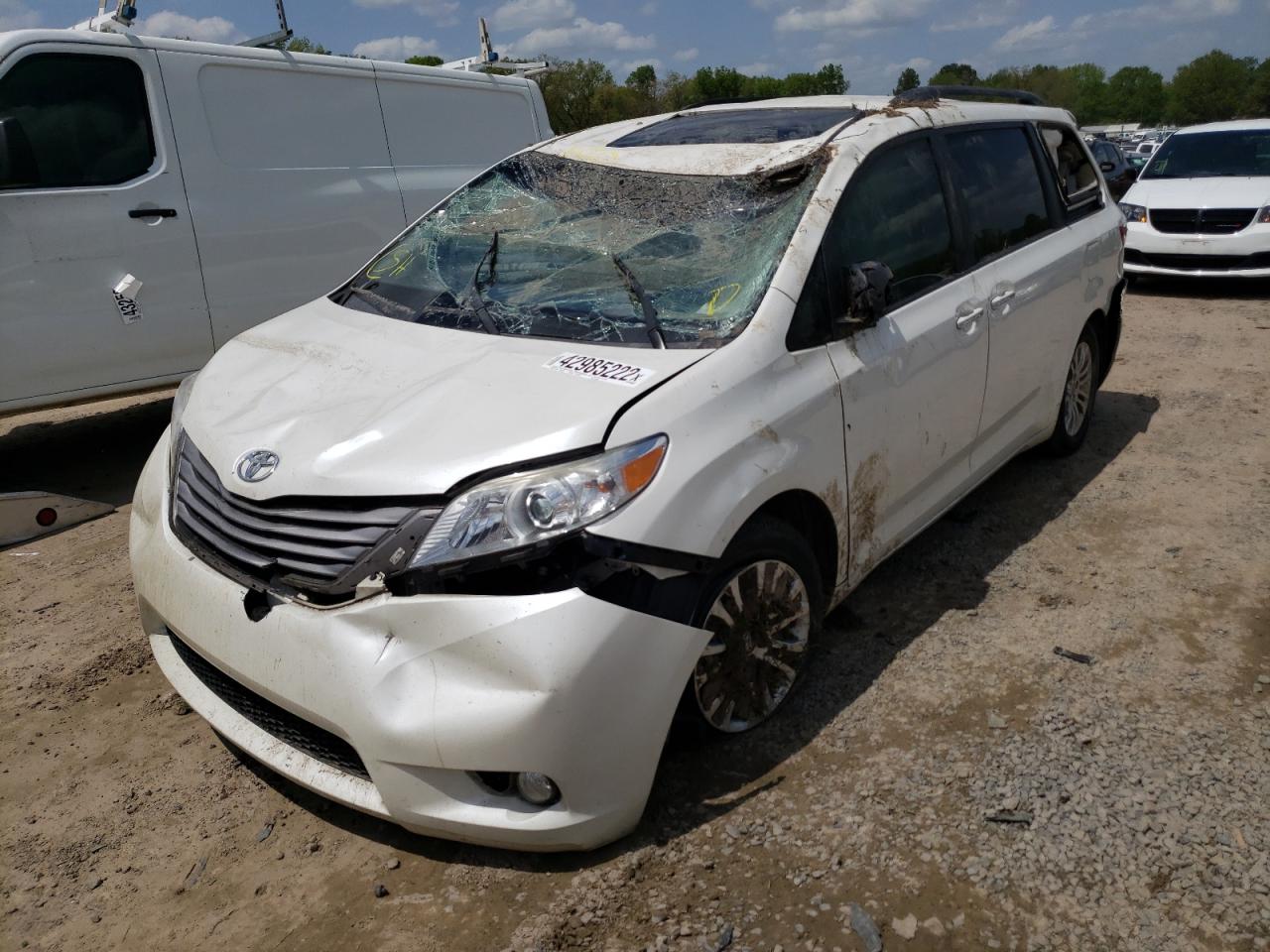 Photo 2 from auction – 2017 TOYOTA SIENNA XLE with VIN 5TDYZ3DC2HS802928