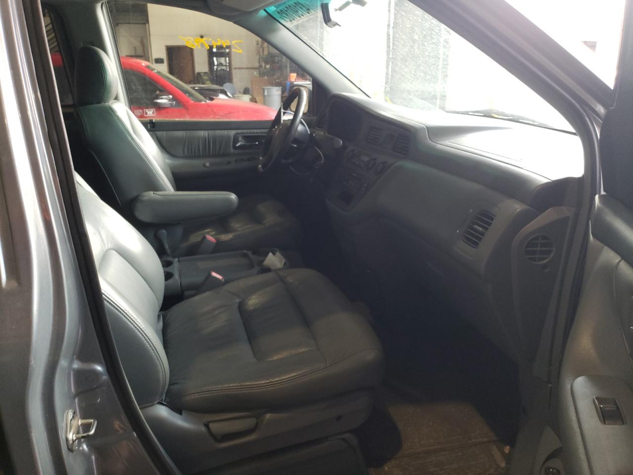Photo 5 from auction – 2002 HONDA ODYSSEY EX with VIN 5FNRL18962B027795