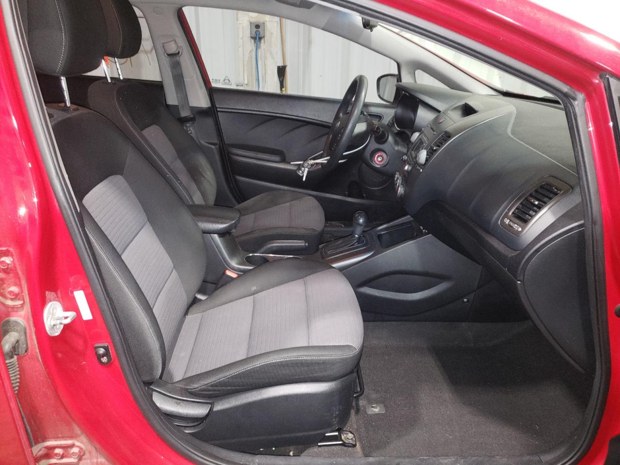 Photo 5 from auction – 2014 KIA FORTE LX with VIN KNAFX4A60E5098745