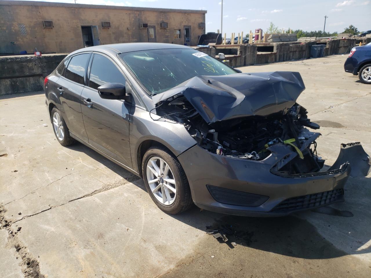 FORD FOCUS SE 2015 with VIN 1FADP3F2XFL308295 - Photo from auction