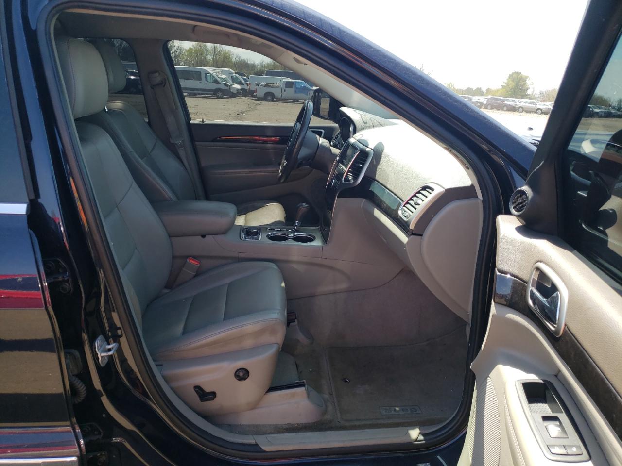 Photo 5 from auction – 2011 JEEP GRAND CHER with VIN 1J4RR4GT4BC516717