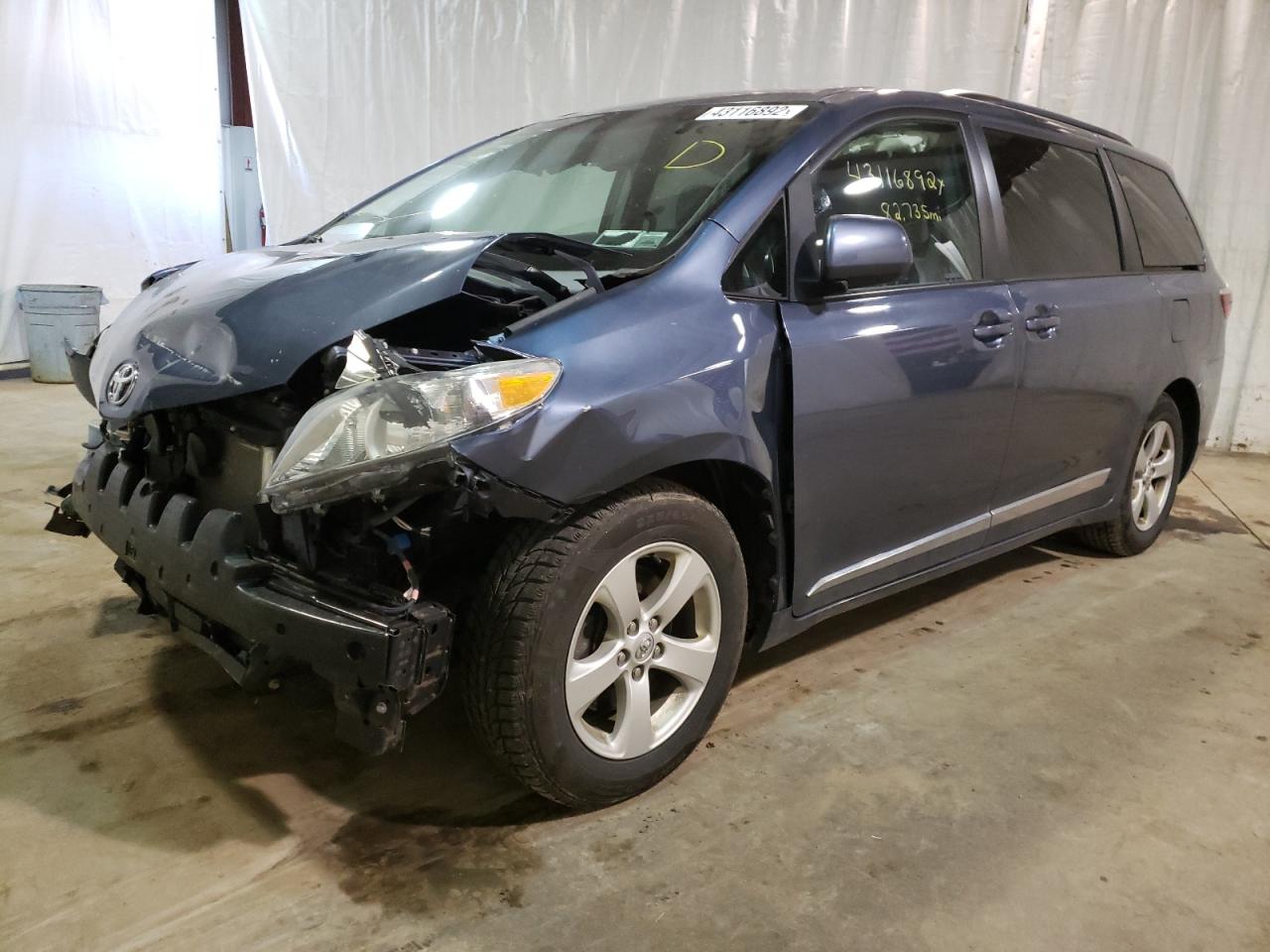 Photo 2 from auction – 2015 TOYOTA SIENNA LE with VIN 5TDKK3DC2FS553439