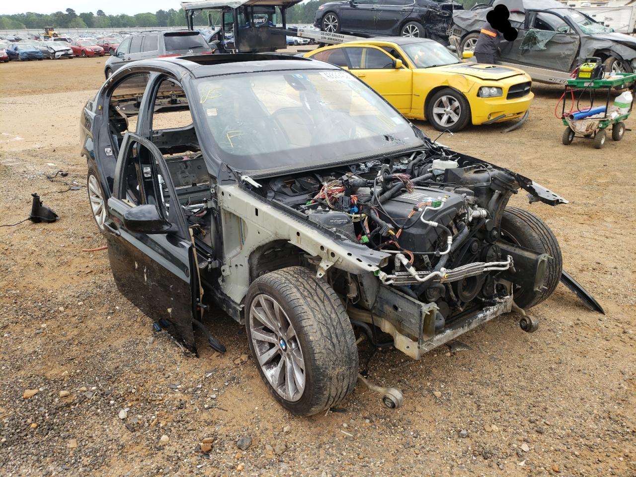 BMW 328 I 2011 with VIN WBAPH7G58BNM56090 - Photo from auction
