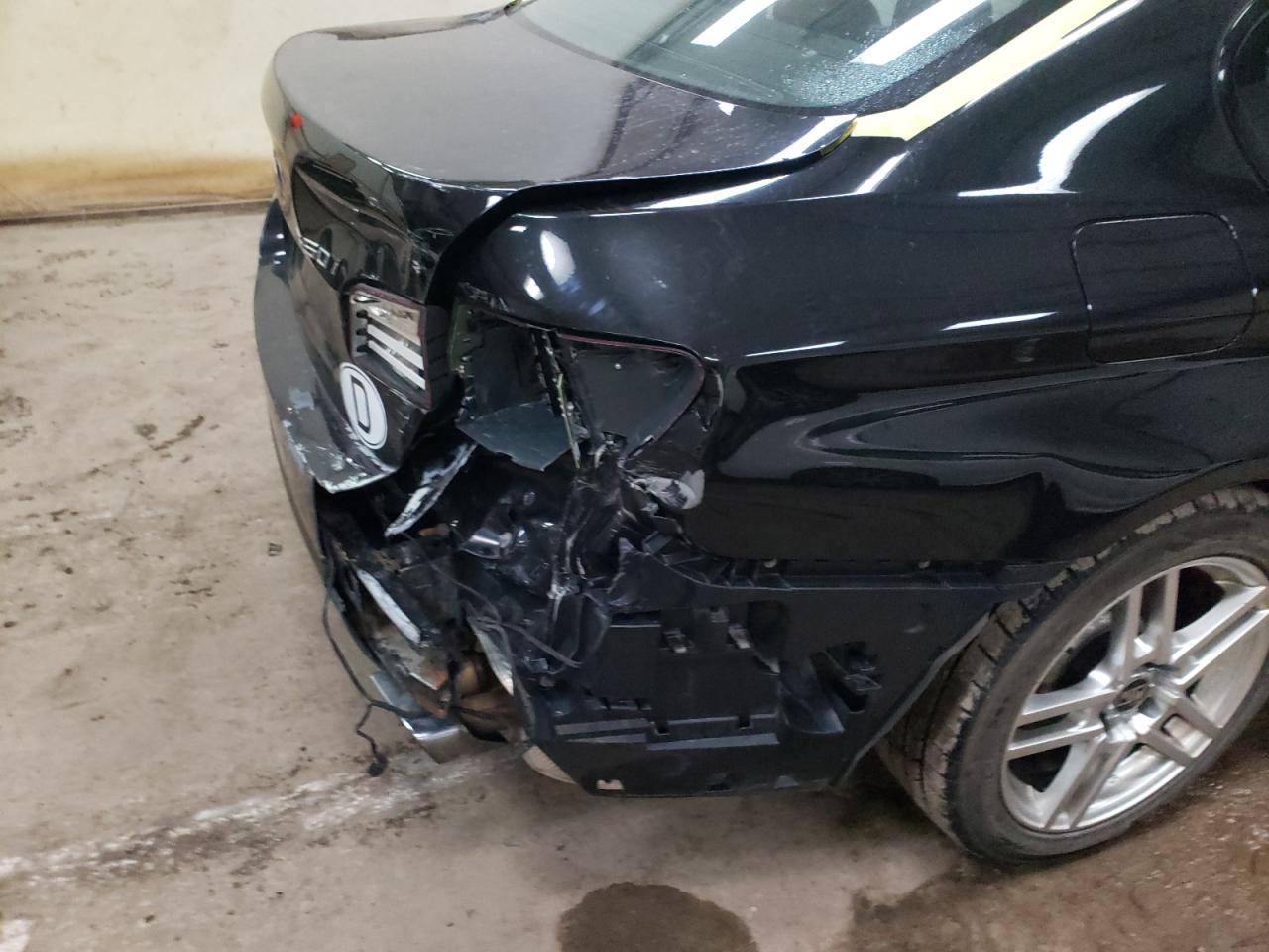صورة رقم 9 من المزاد - 2011 BMW 550 XI مع VIN WBAFU9C56BC784001