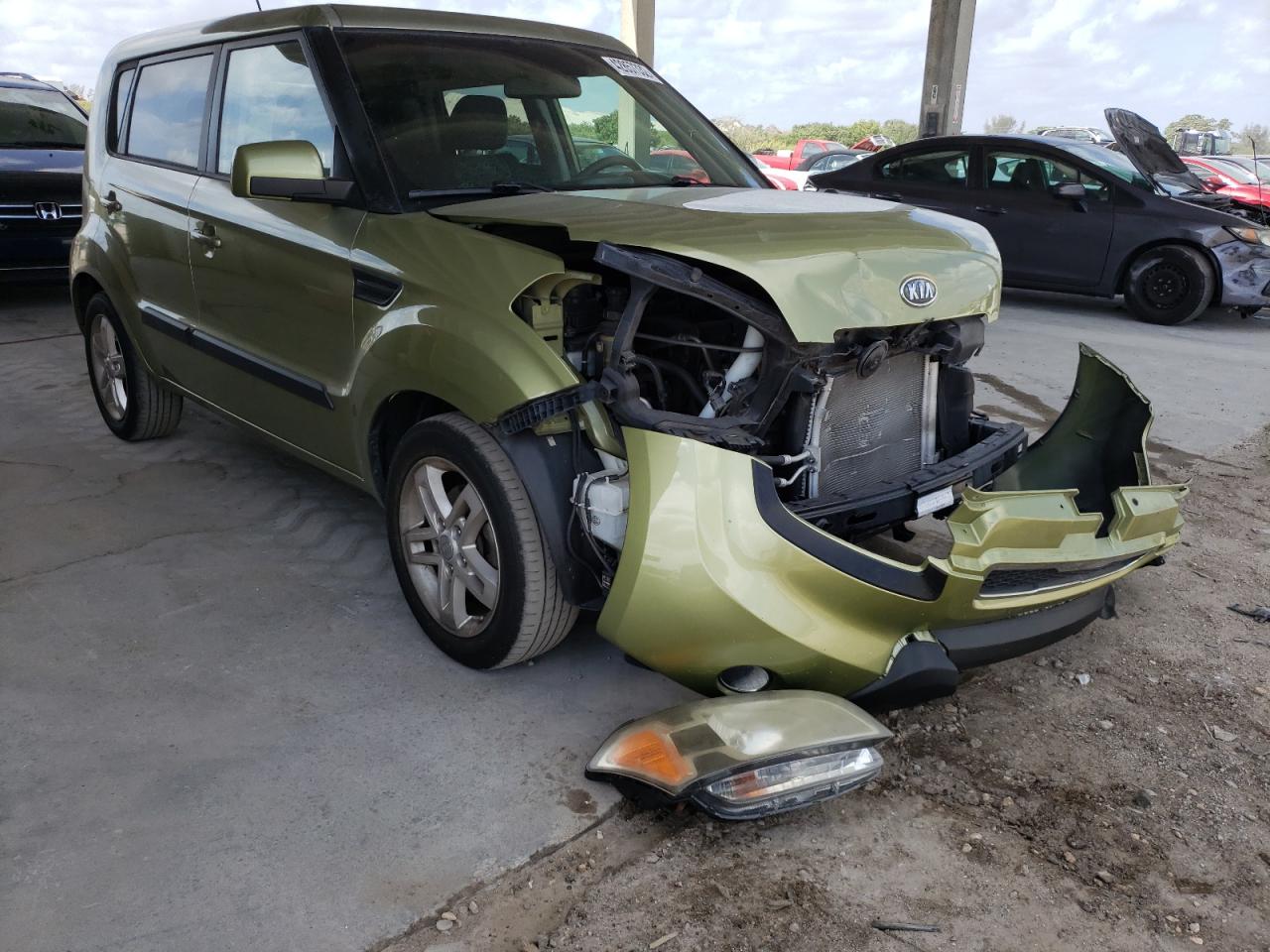 KIA SOUL 2011 with VIN KNDJT2A28B7270417 - Photo from auction