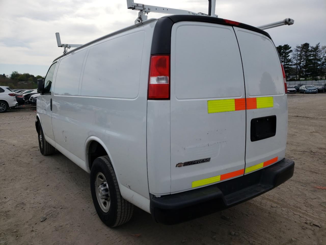 Photo 3 from auction – 2017 CHEVROLET EXPRESS G2 with VIN 1GCWGAFF9H1350059