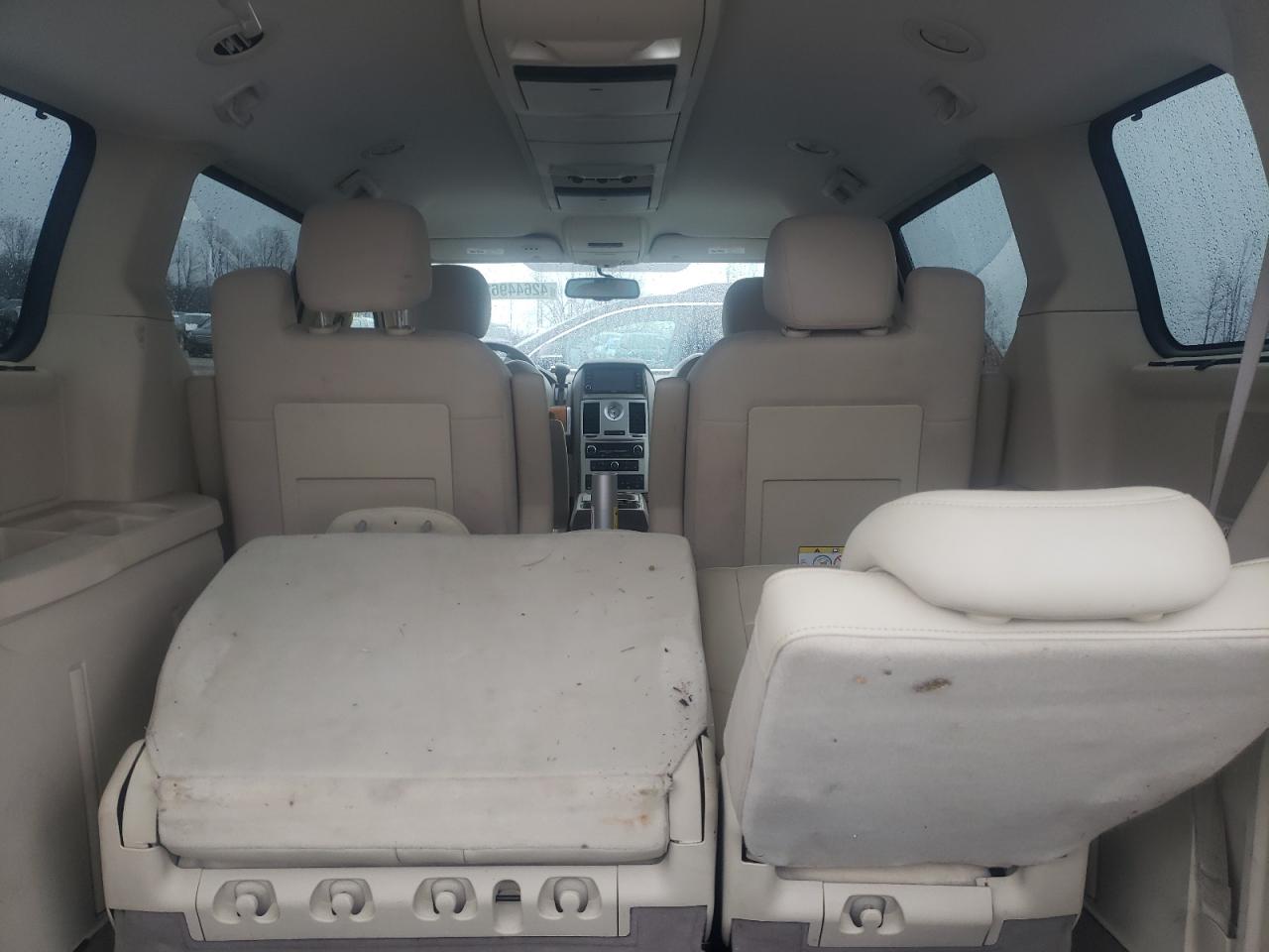 Photo 9 from auction – 2008 CHRYSLER TOWN & COU with VIN 2A8HR64X68R149767