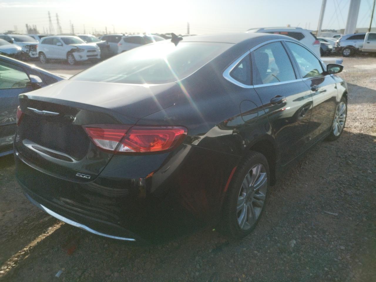 Photo 4 from auction – 2015 CHRYSLER 200 LIMITE with VIN 1C3CCCAB7FN738478