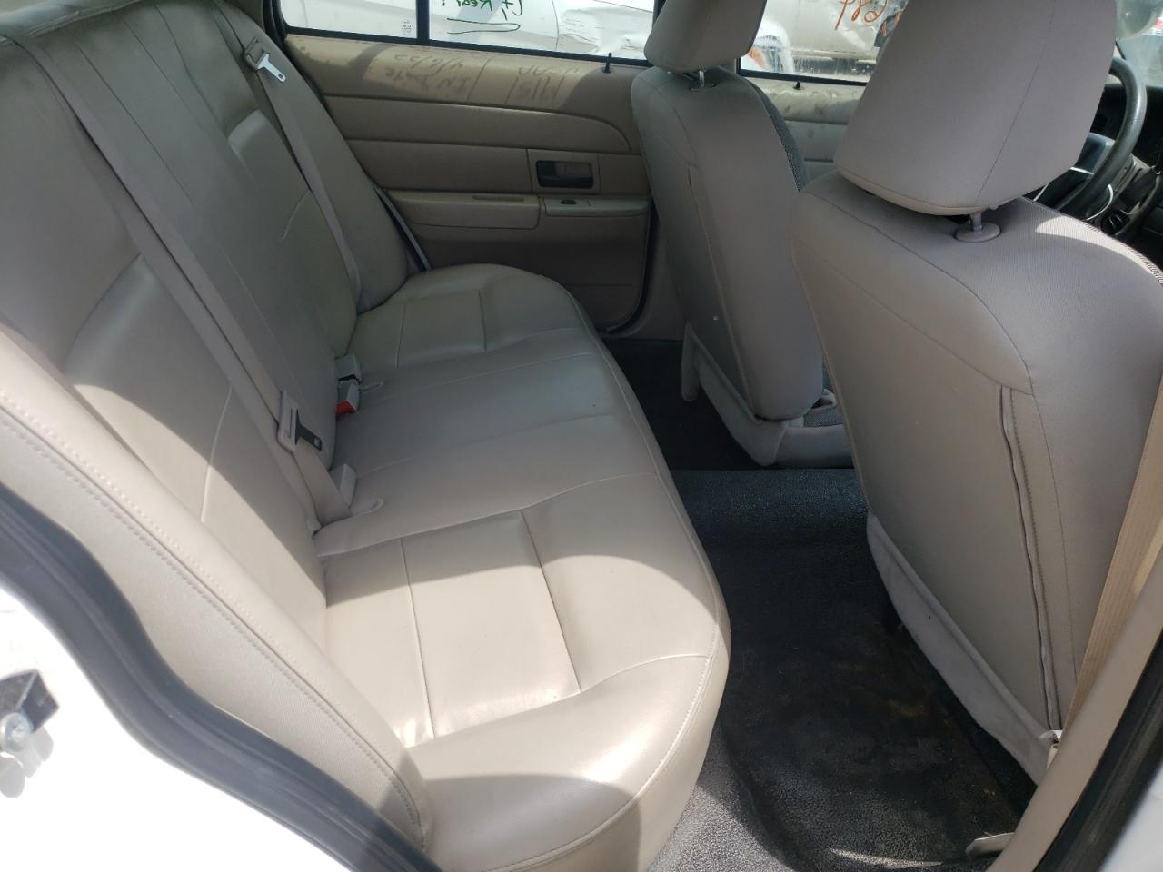 Photo 6 from auction – 2006 FORD CROWN VICT with VIN 2FAHP71W66X163763