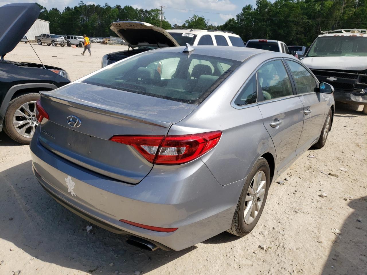 Photo 4 from auction – 2017 HYUNDAI SONATA SE with VIN 5NPE24AF9HH460282
