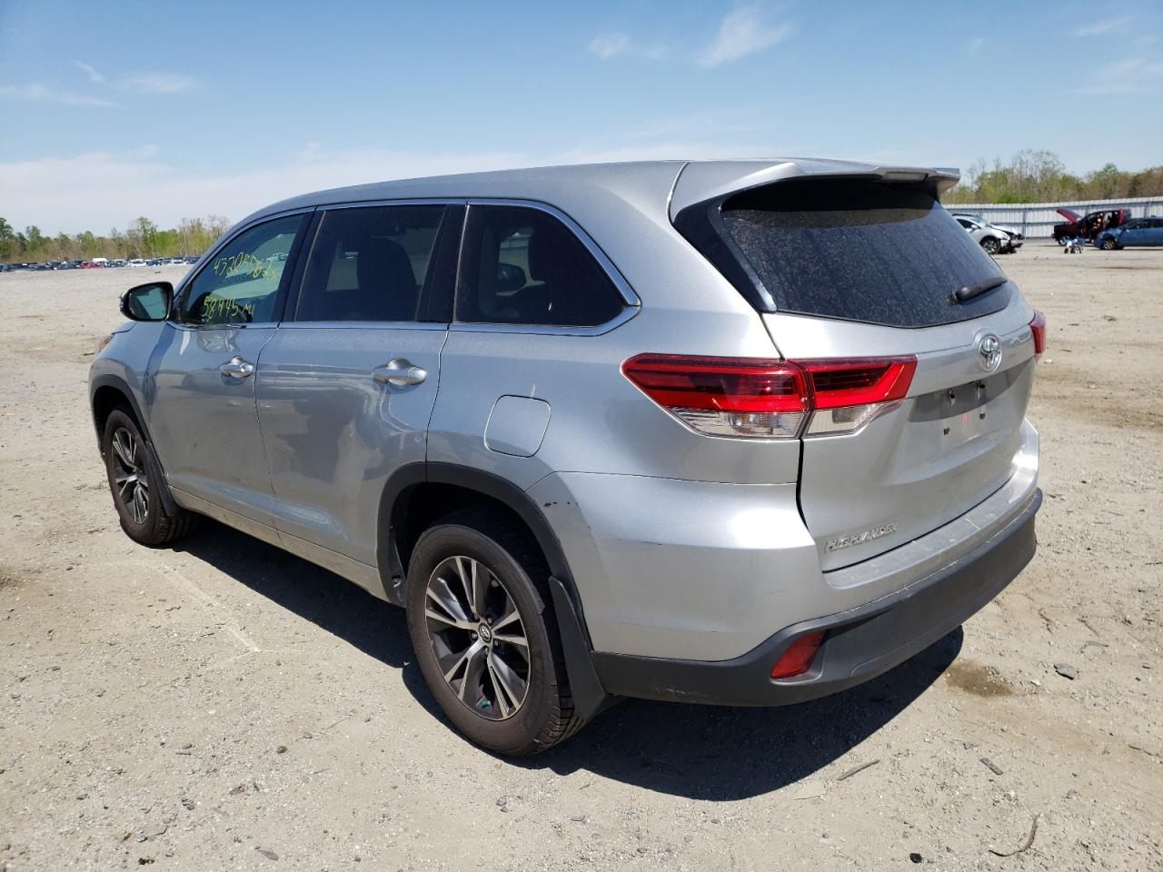 Photo 3 from auction – 2017 TOYOTA HIGHLANDER with VIN 5TDBZRFH2HS459328