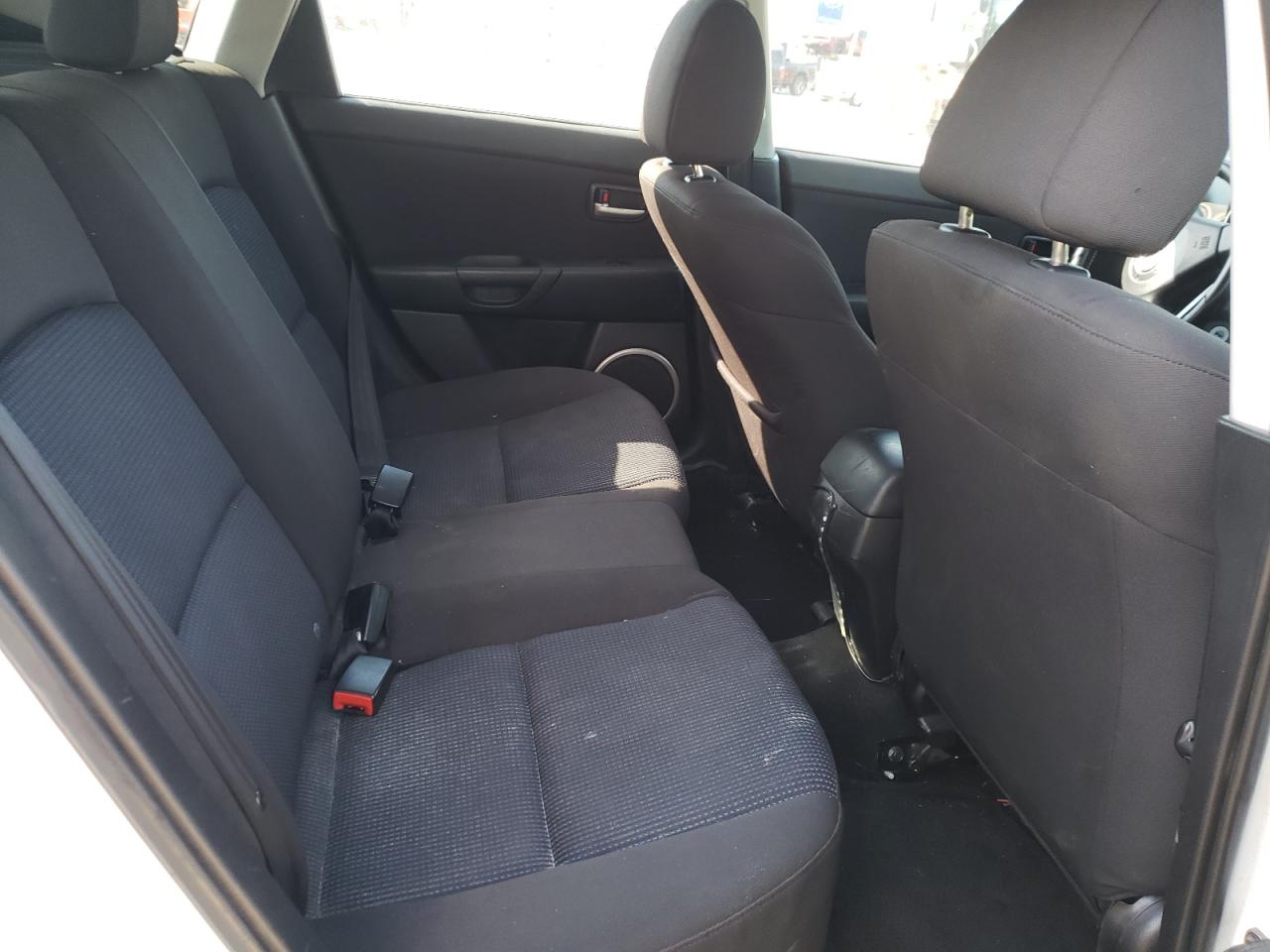 Photo 6 from auction – 2004 MAZDA 3 HATCHBAC with VIN JM1BK143141122847