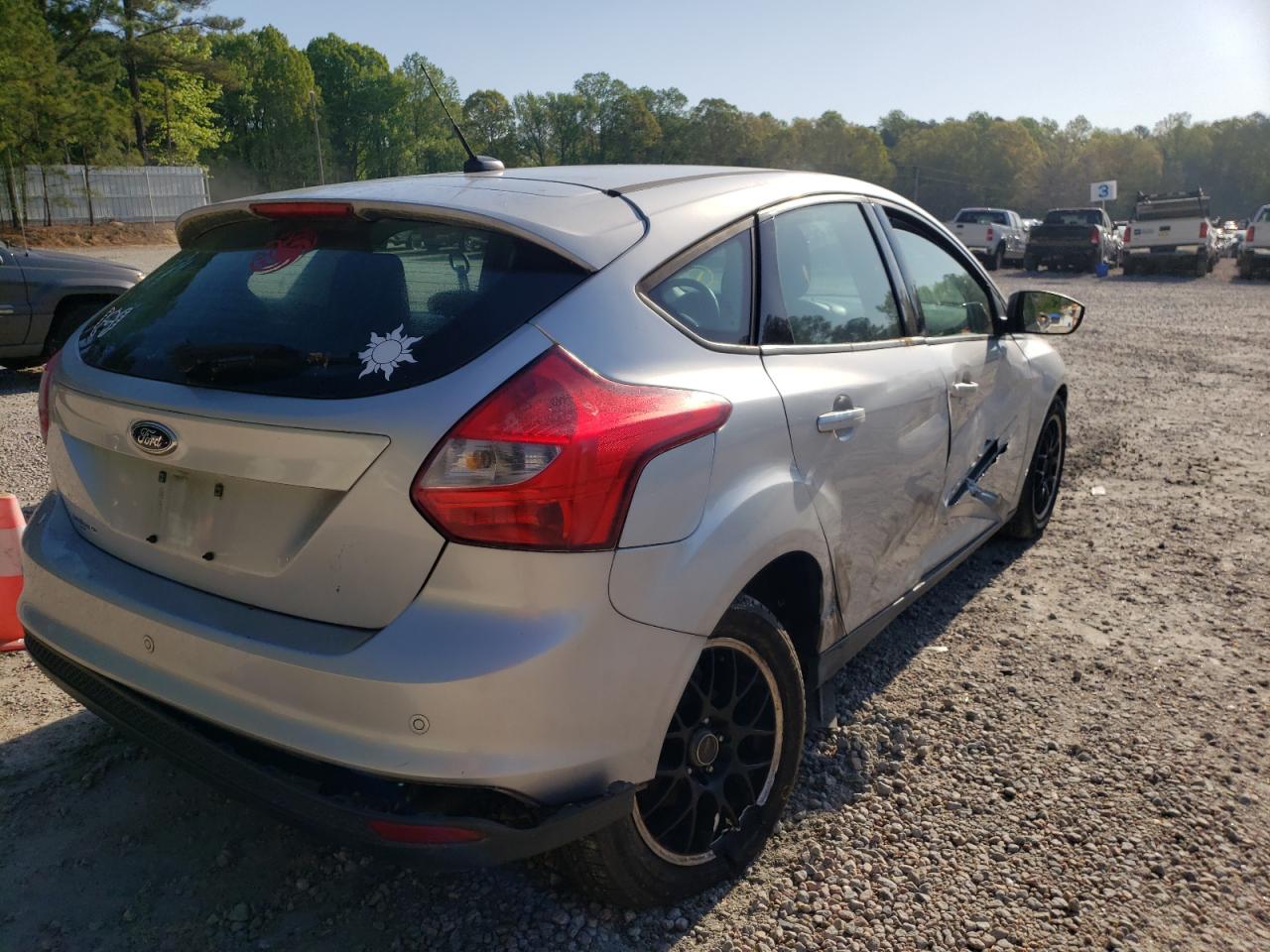 Photo 4 from auction – 2014 FORD FOCUS SE with VIN 1FADP3K2XEL395894